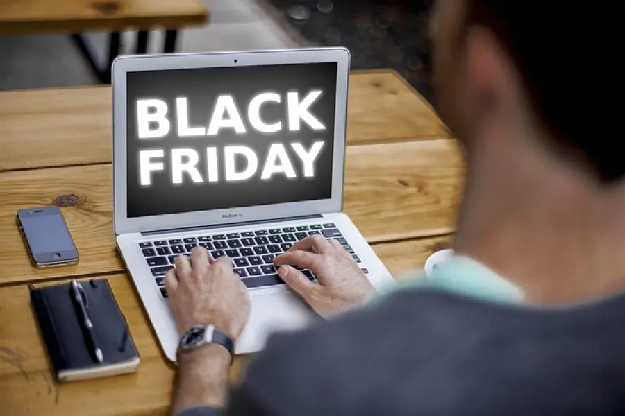 Shopping online in continua ascesa. E tra poco tocca al Black Friday 2023